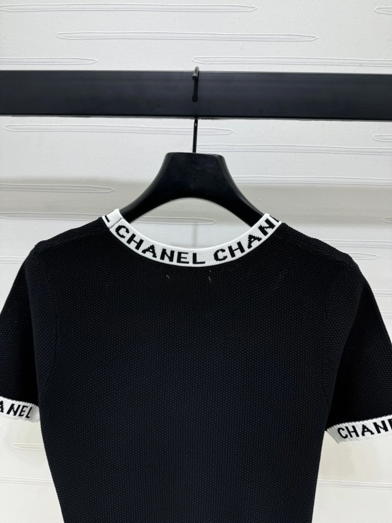 Chanel T-Shirts Minimalist 110235