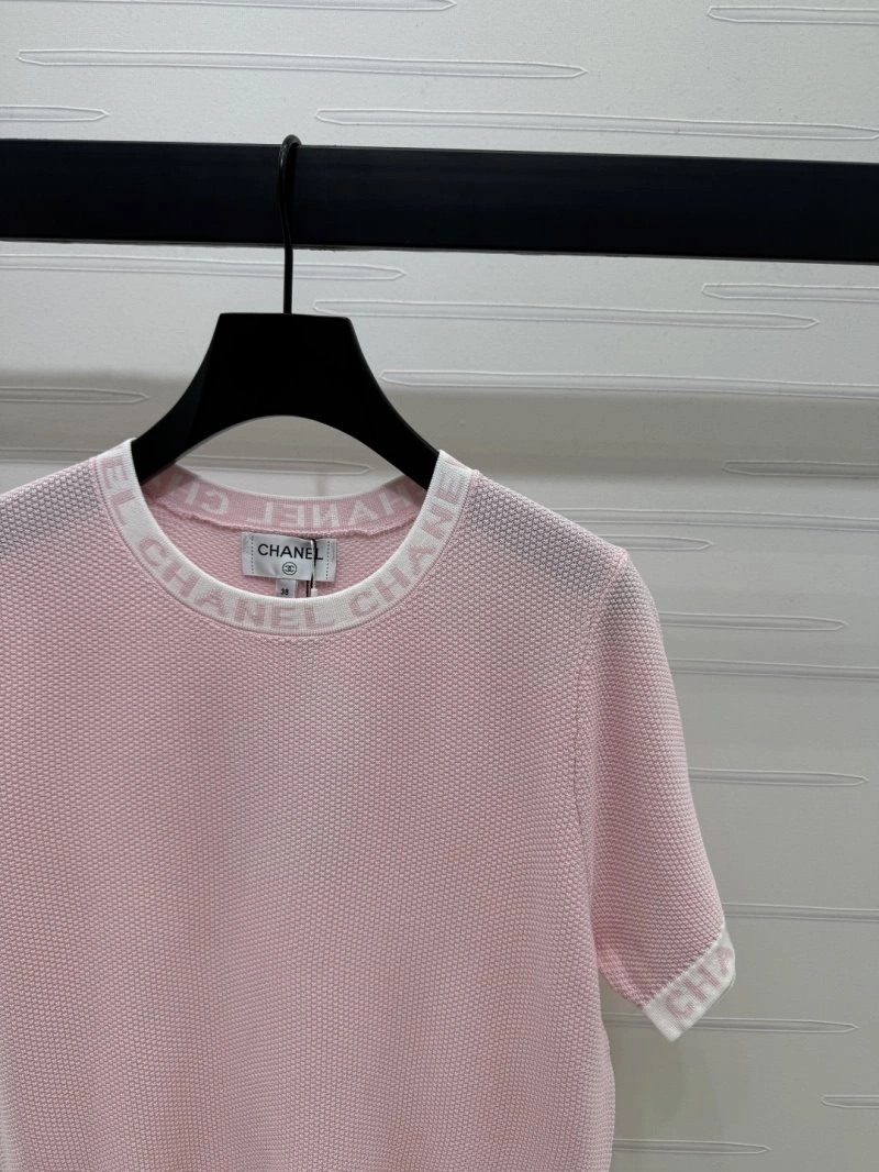Chanel T-Shirts Casual 110236