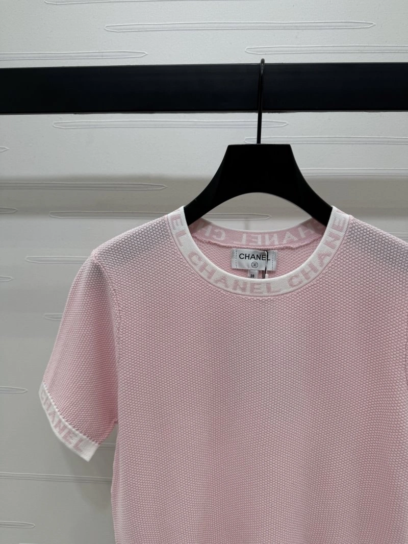 Chanel T-Shirts Casual 110236