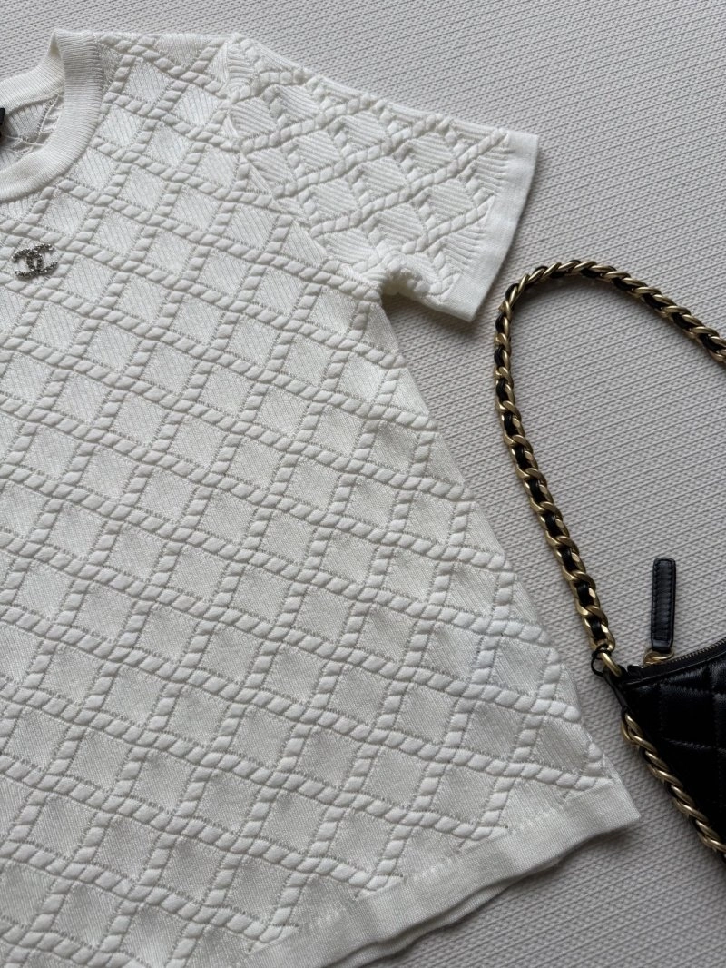 Chanel T-Shirts Breathable 110199