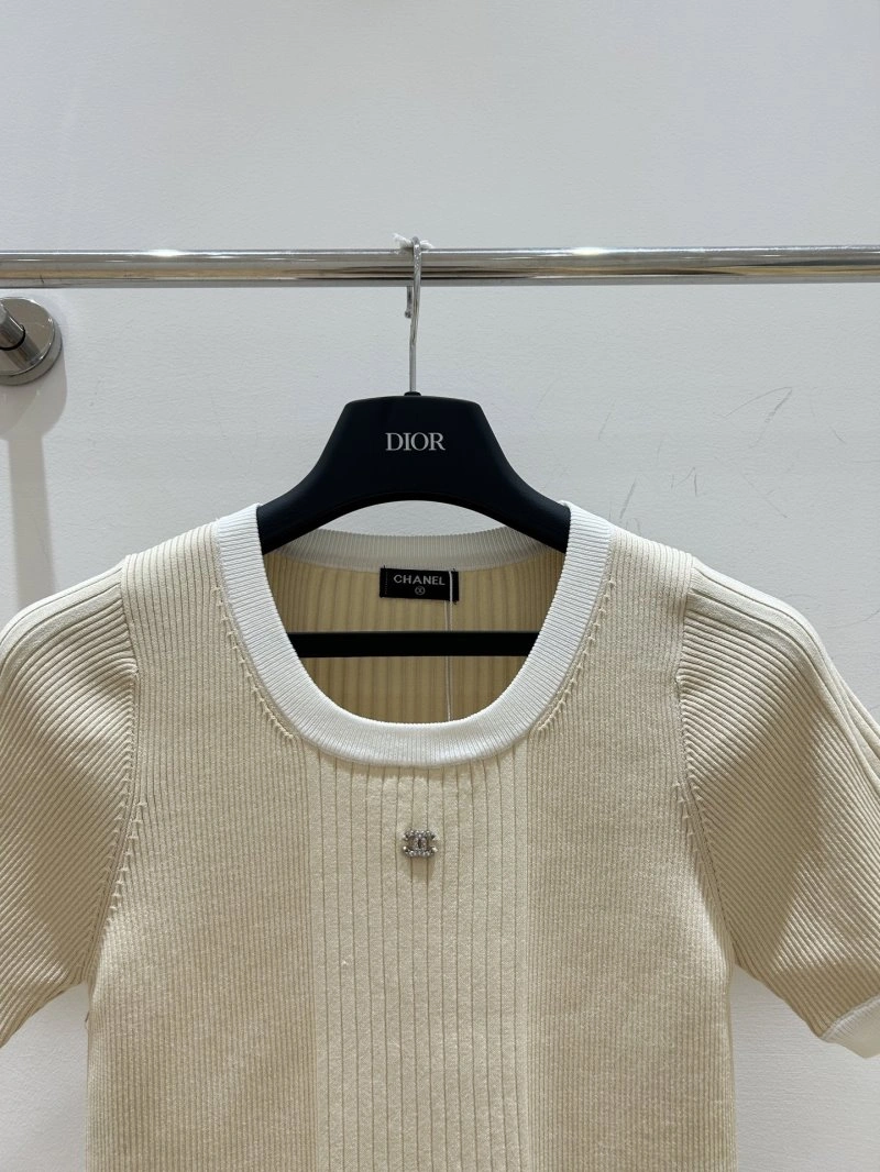 Chanel T-Shirts Durable 110212