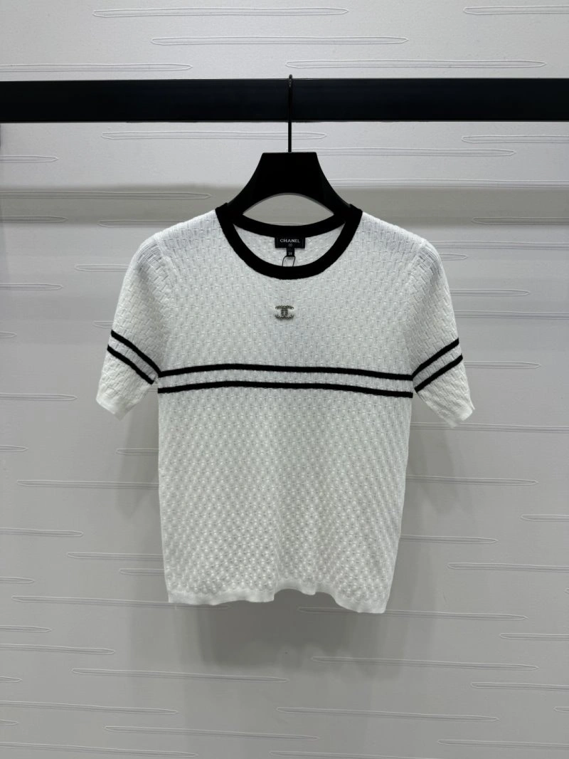 Lightweight Chanel T-Shirts 110198