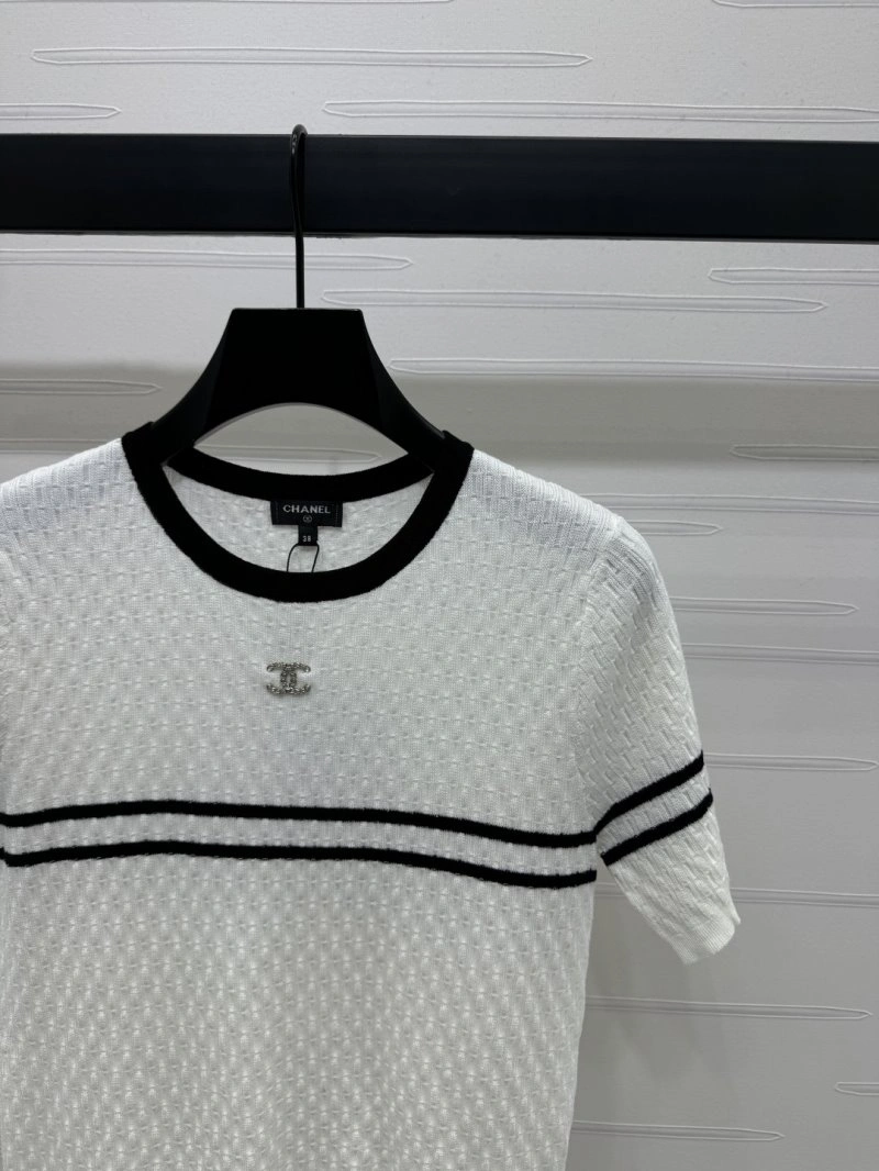 Lightweight Chanel T-Shirts 110198