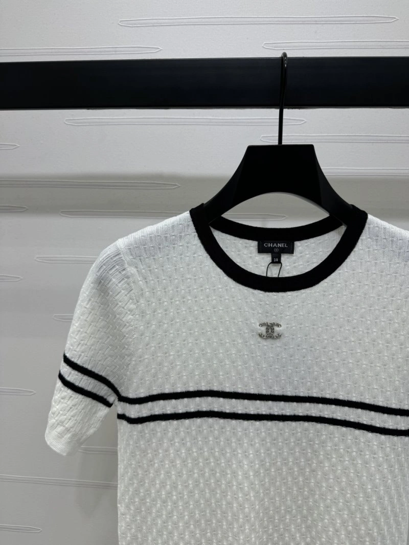 Lightweight Chanel T-Shirts 110198