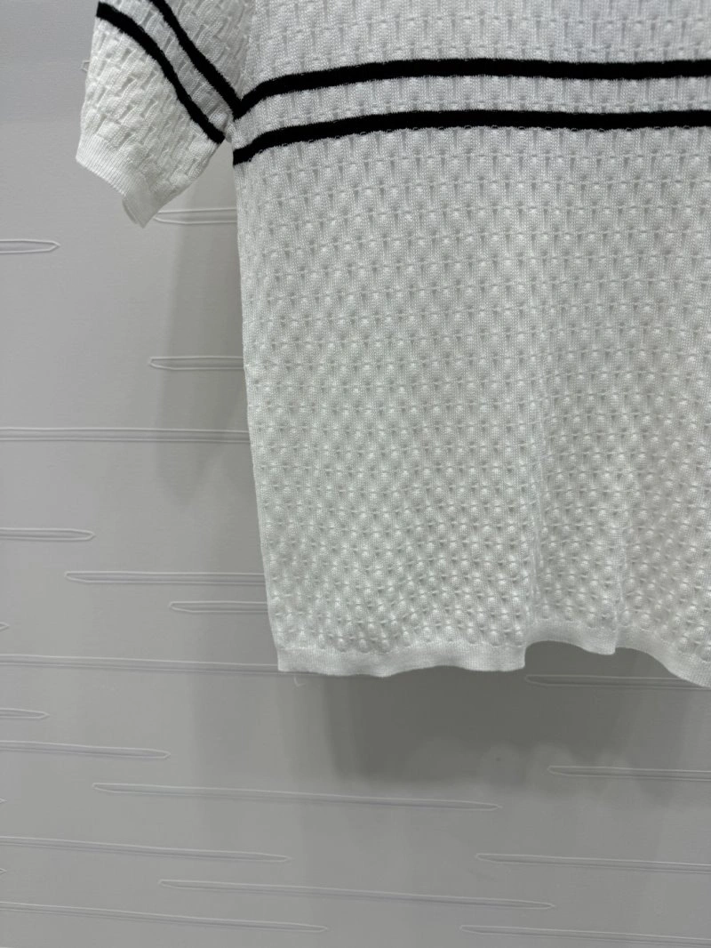 Lightweight Chanel T-Shirts 110198
