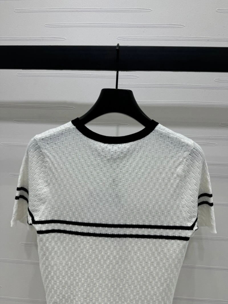 Lightweight Chanel T-Shirts 110198