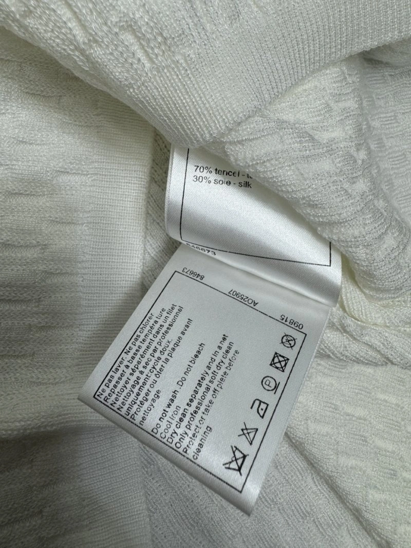 Lightweight Chanel T-Shirts 110198