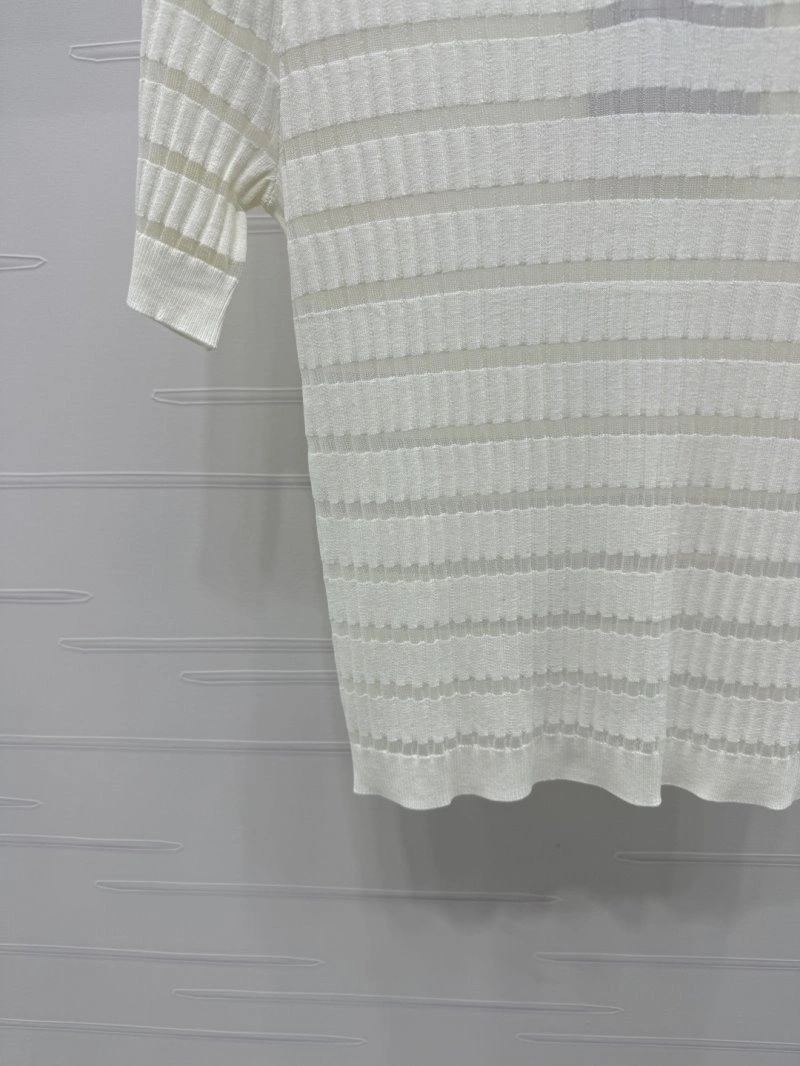 Flexible Chanel T-Shirts 110191