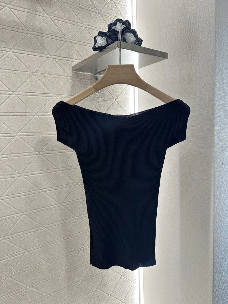 Chanel T-Shirts Casual 110156