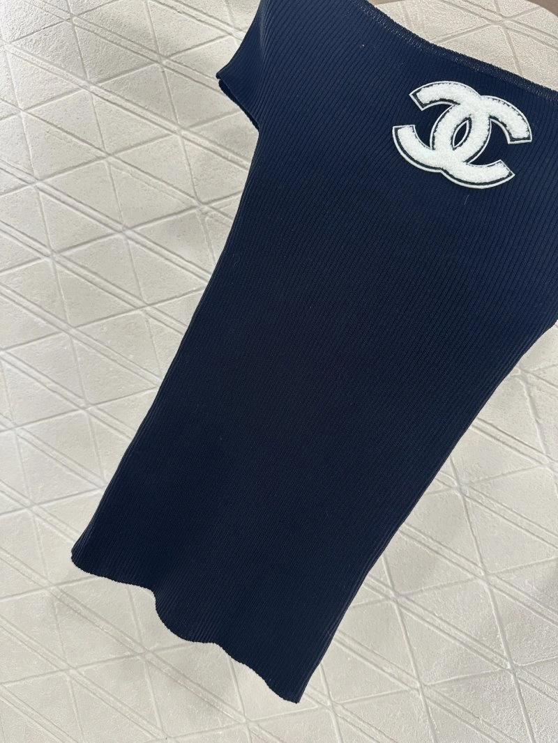 Chanel T-Shirts Casual 110156