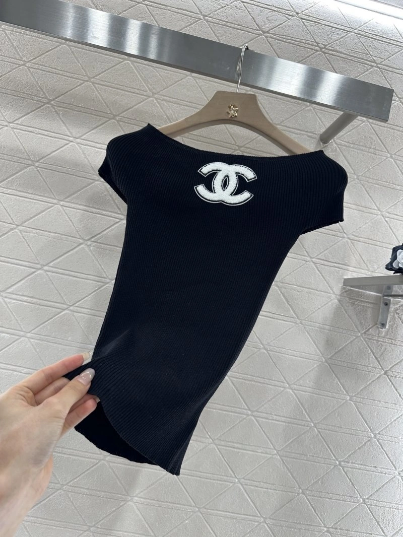 Chanel T-Shirts Casual 110156
