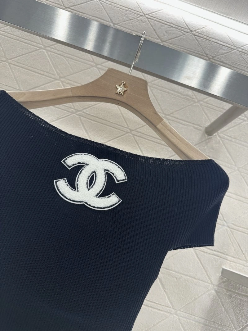 Chanel T-Shirts Casual 110156