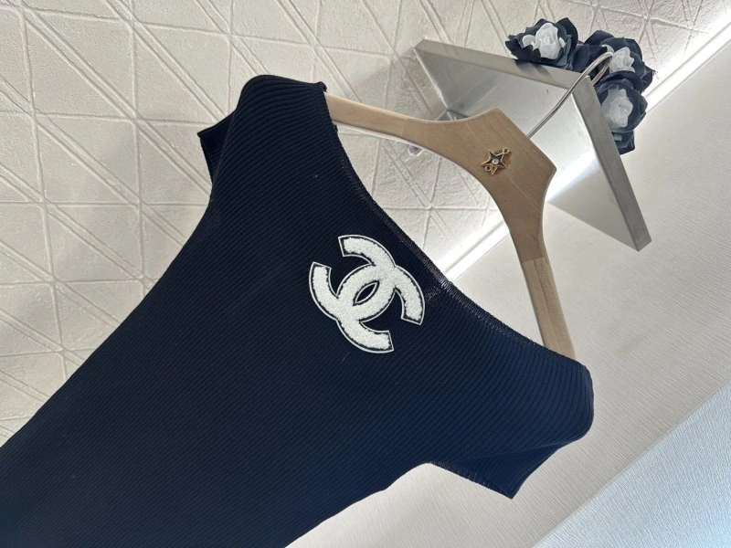 Chanel T-Shirts Casual 110156