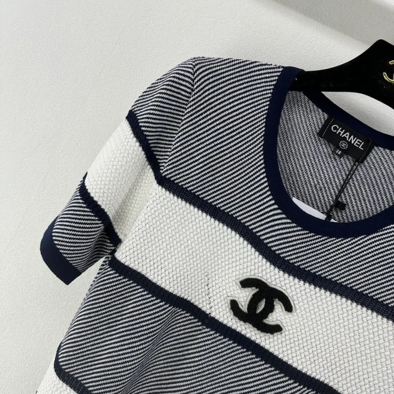 Chanel T-Shirts Breathable 108035