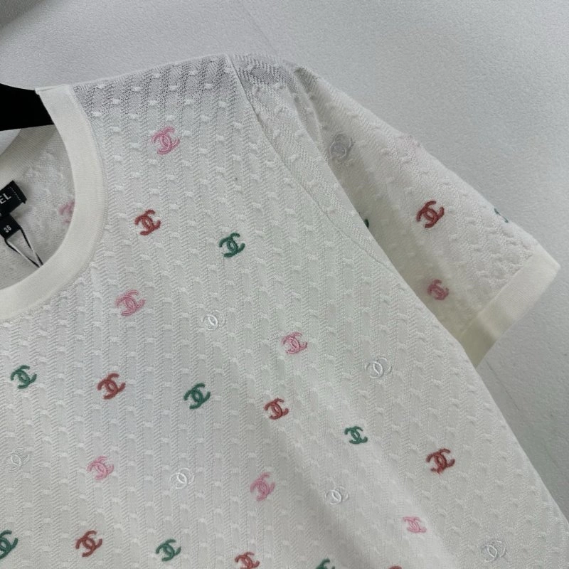 Sustainable Chanel T-Shirts 108018