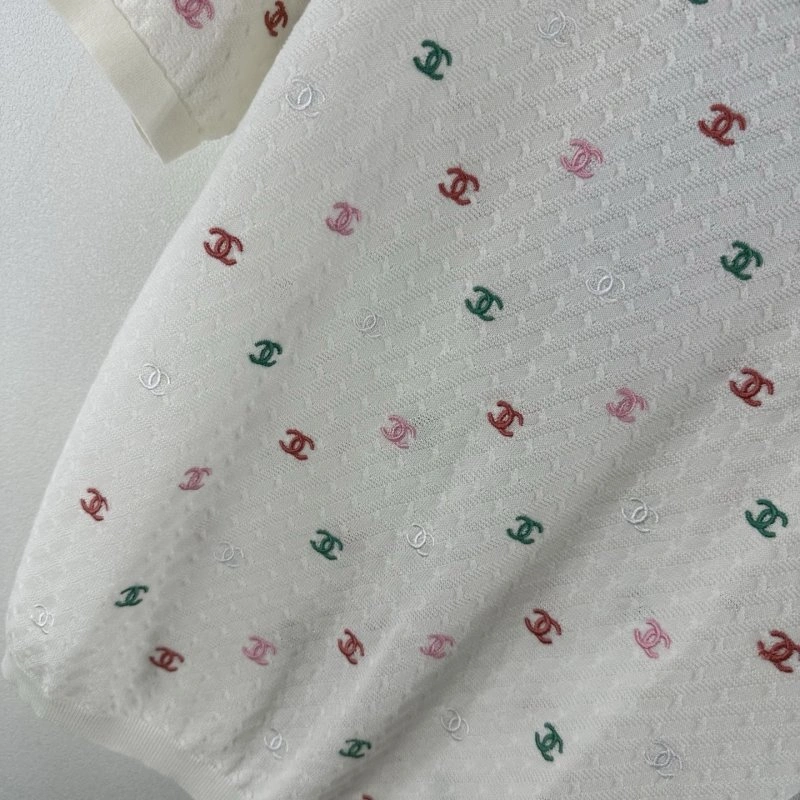 Sustainable Chanel T-Shirts 108018
