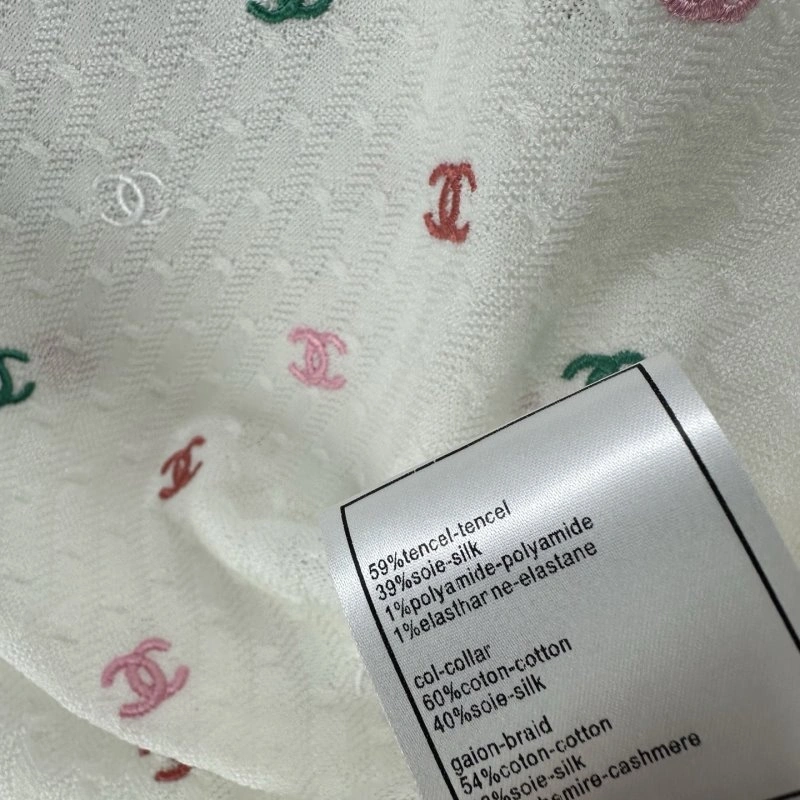 Sustainable Chanel T-Shirts 108018