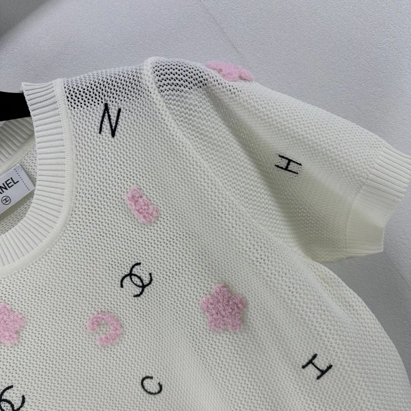 Refined Chanel T-Shirts 107987