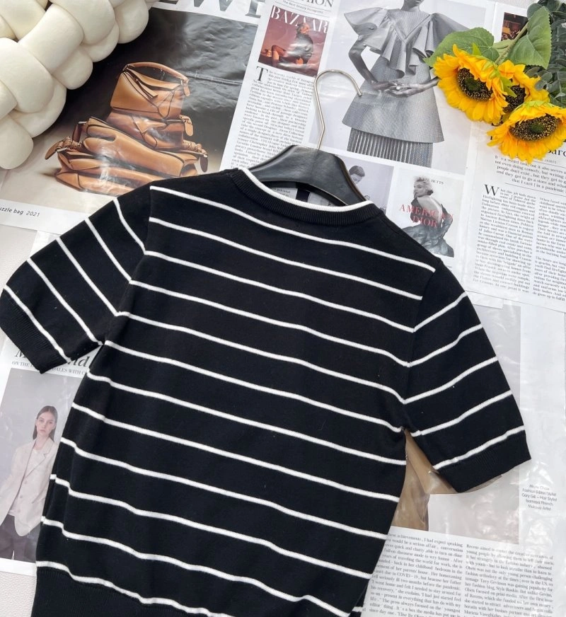 Chic Chanel T-Shirts 107950