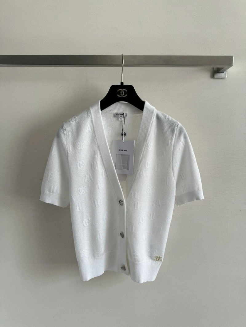 Lightweight Chanel T-Shirts 107916