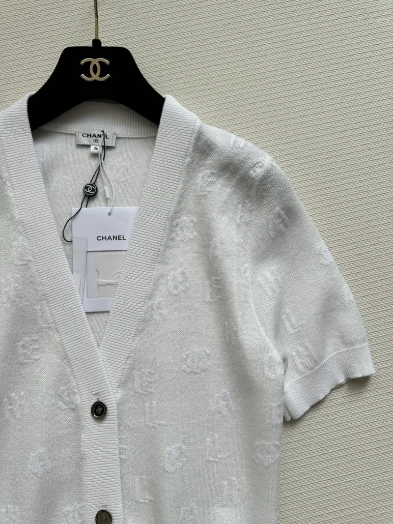 Lightweight Chanel T-Shirts 107916