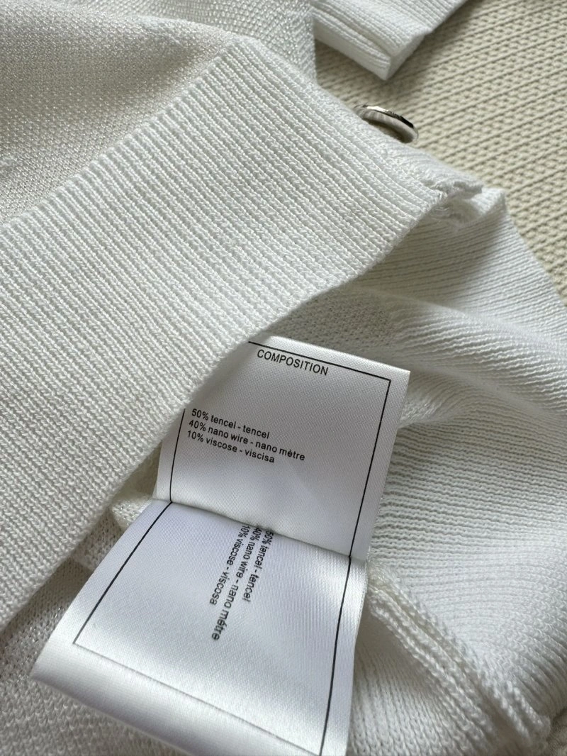 Lightweight Chanel T-Shirts 107916