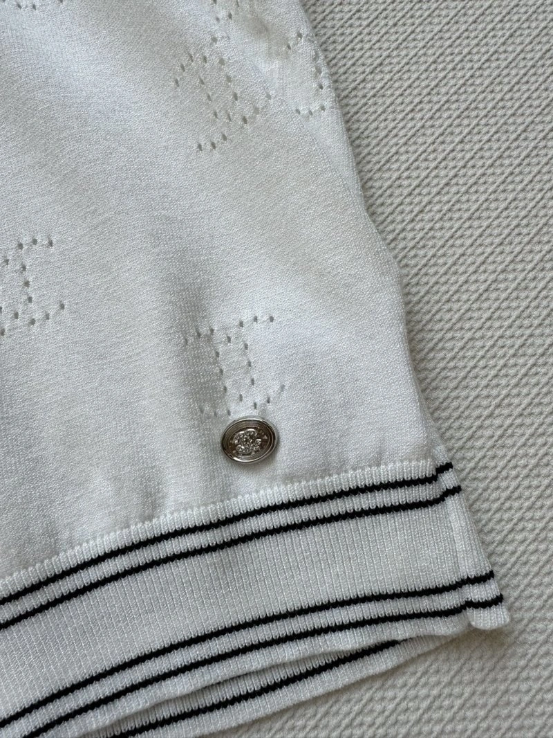 Tailored Chanel T-Shirts 107895