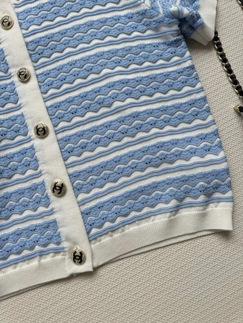 Stretchable Chanel T-Shirts 107894