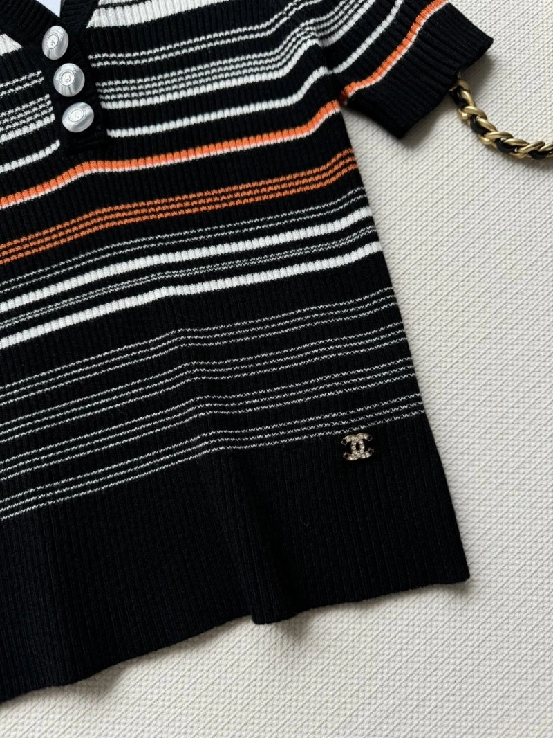 Classic Chanel T-Shirts 107843