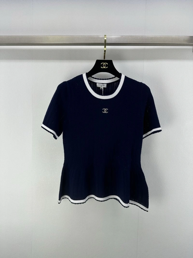 Chanel T-Shirts Versatile 107785