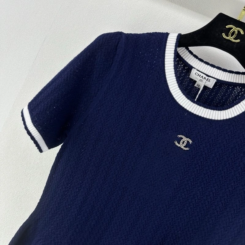 Chanel T-Shirts Versatile 107785