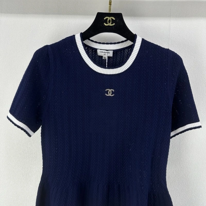 Chanel T-Shirts Versatile 107785