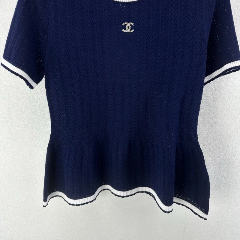 Chanel T-Shirts Versatile 107785