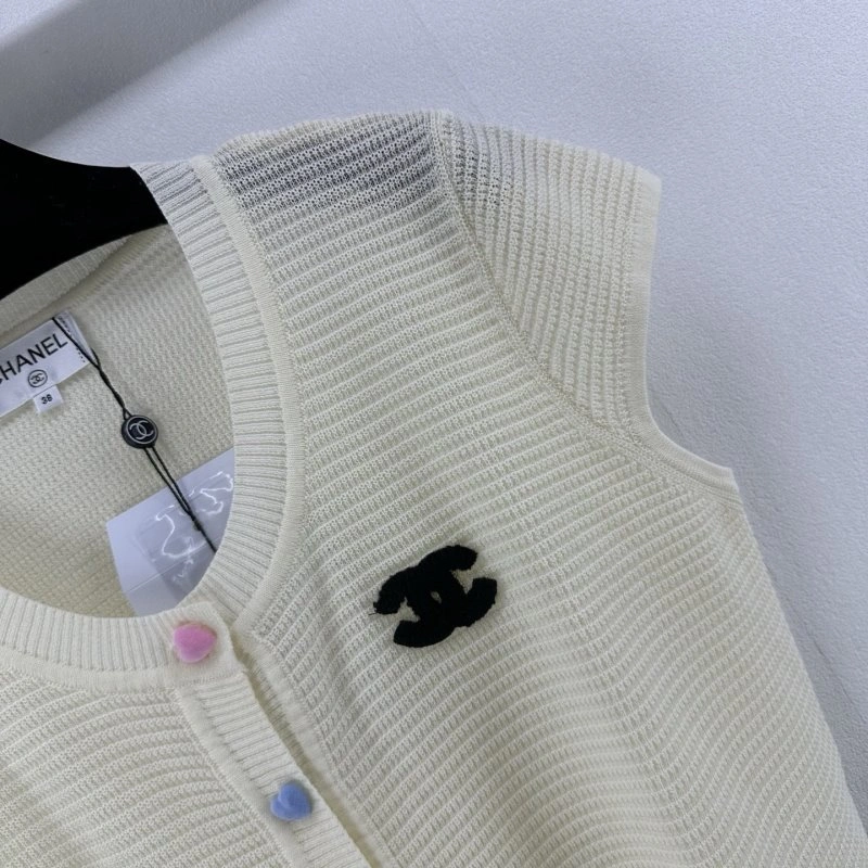 Minimalist Chanel T-Shirts 107759
