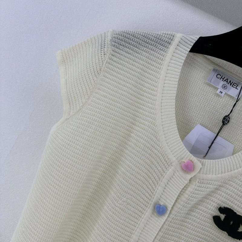 Minimalist Chanel T-Shirts 107759
