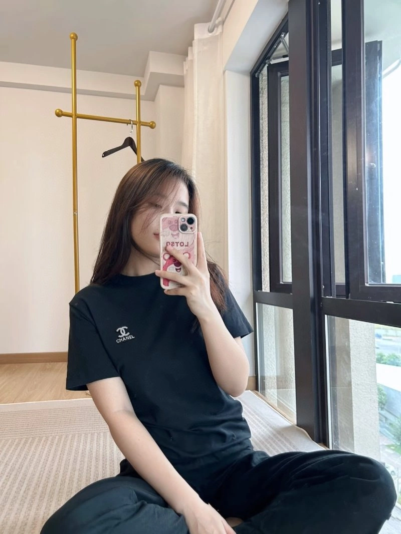 Chanel T-Shirts Classic 109666