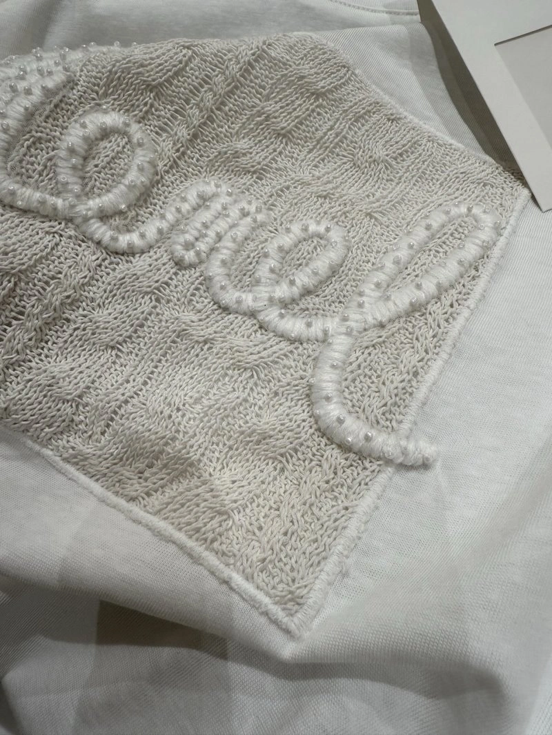 Compact Chanel T-Shirts 109659