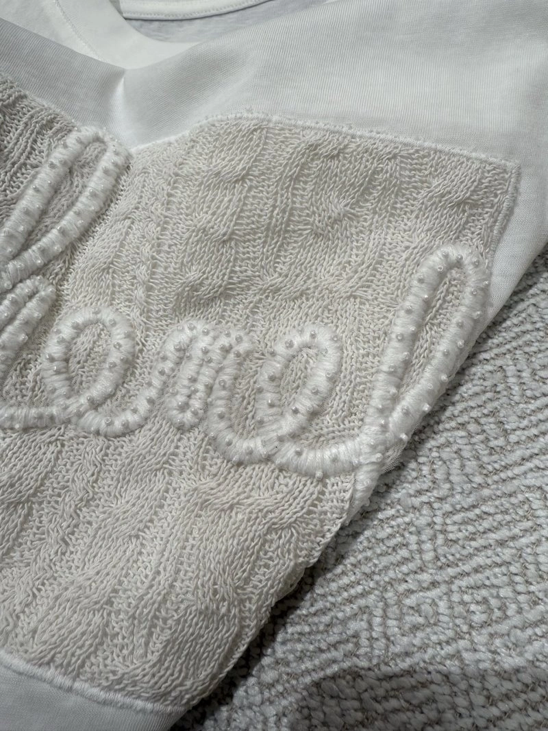 Compact Chanel T-Shirts 109659