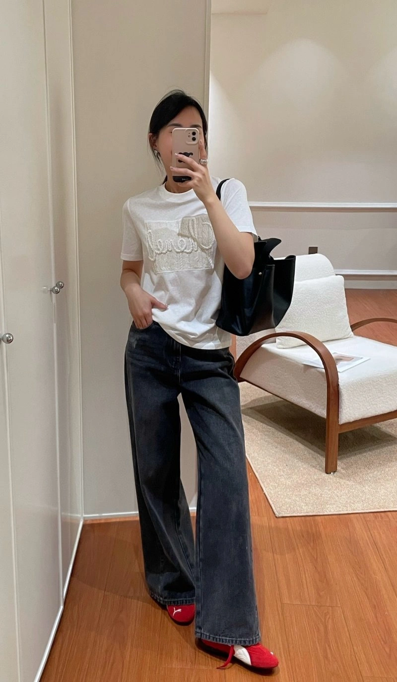 Compact Chanel T-Shirts 109659