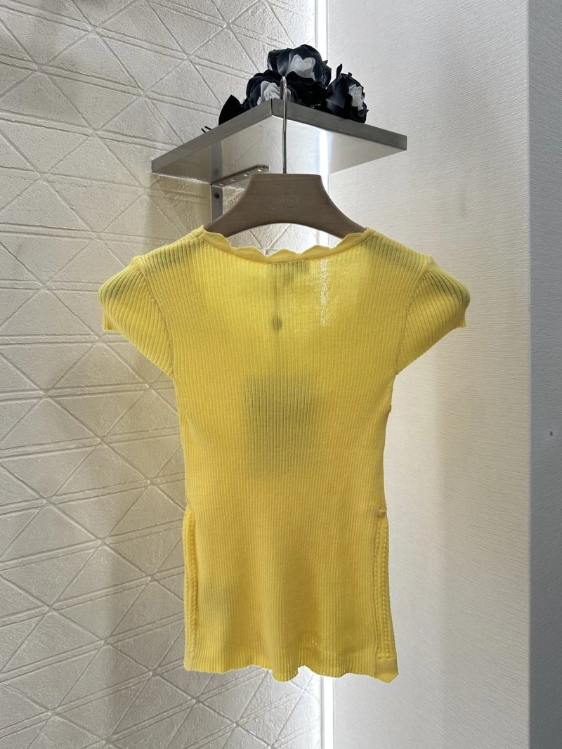 Chanel T-Shirts Neat 109676