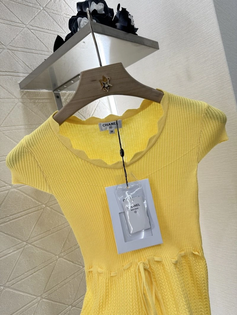 Chanel T-Shirts Neat 109676