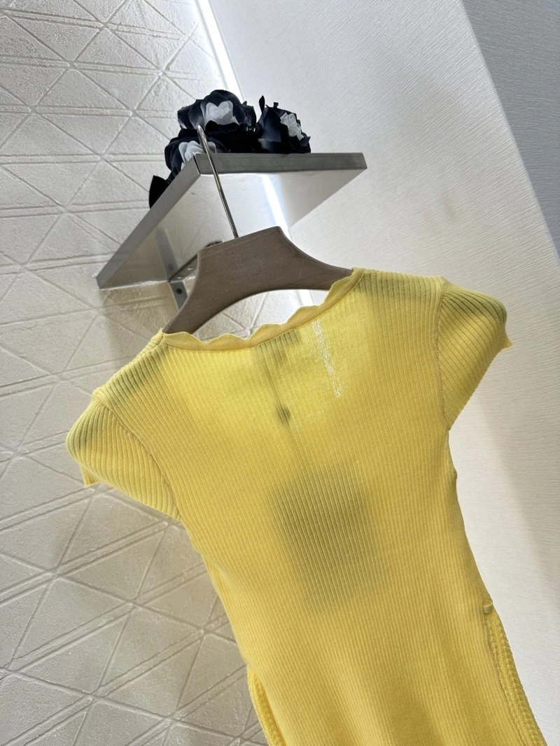 Chanel T-Shirts Neat 109676