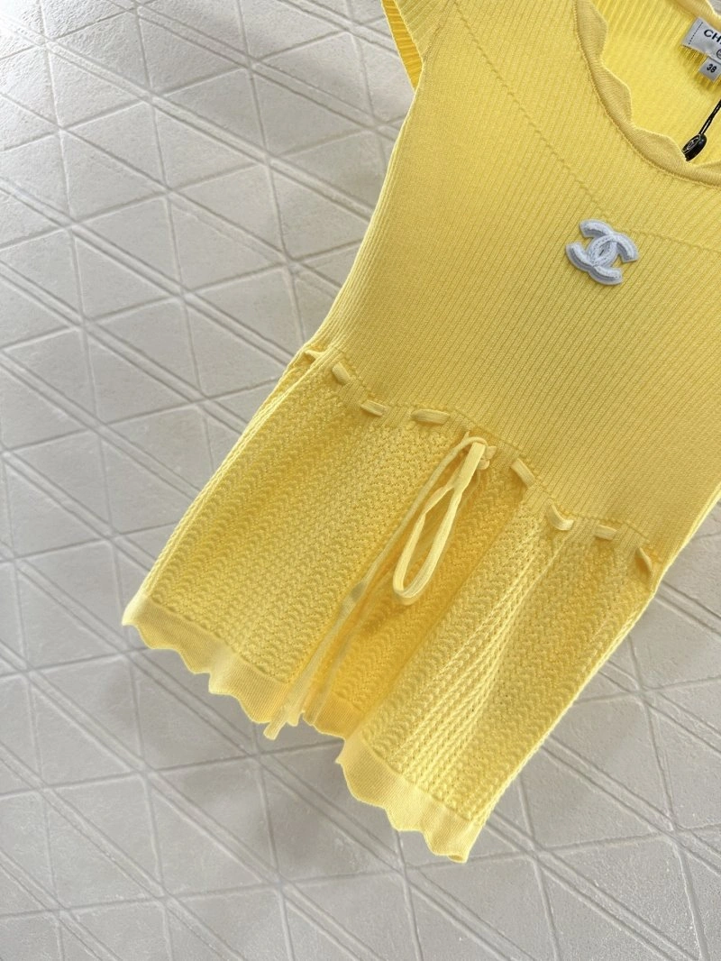 Chanel T-Shirts Neat 109676