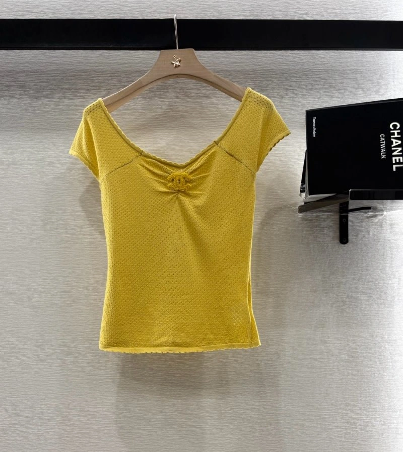 Comfortable Chanel T-Shirts 109631