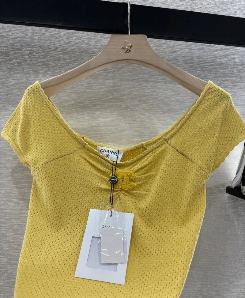 Comfortable Chanel T-Shirts 109631