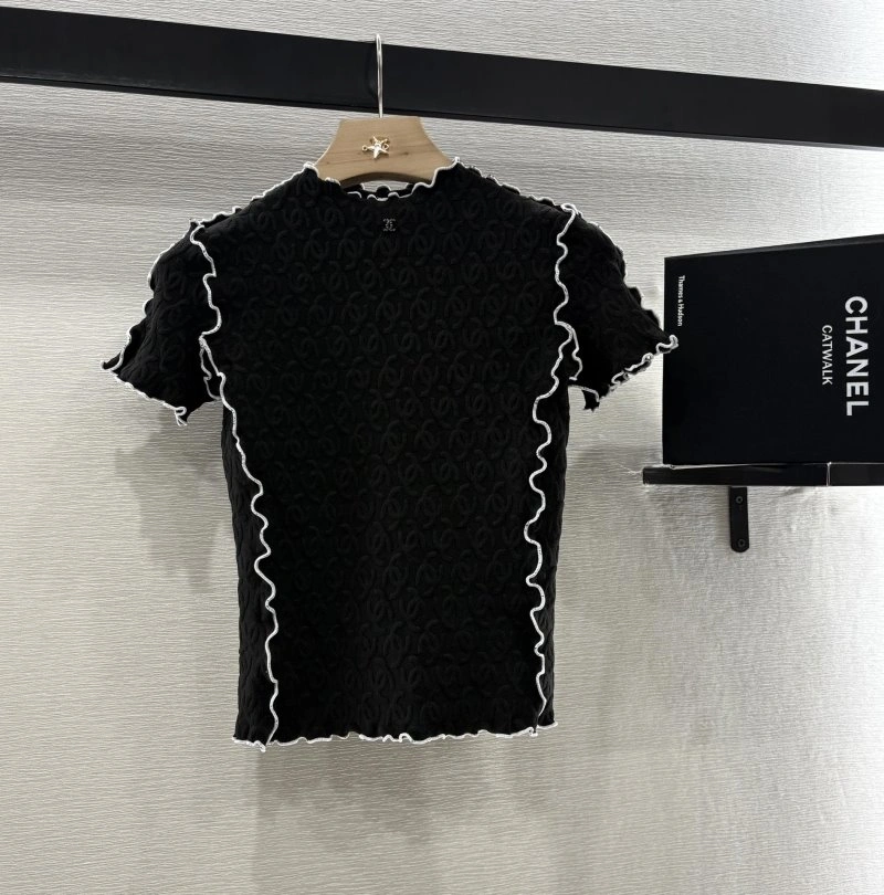 Sustainable Chanel T-Shirts 109632