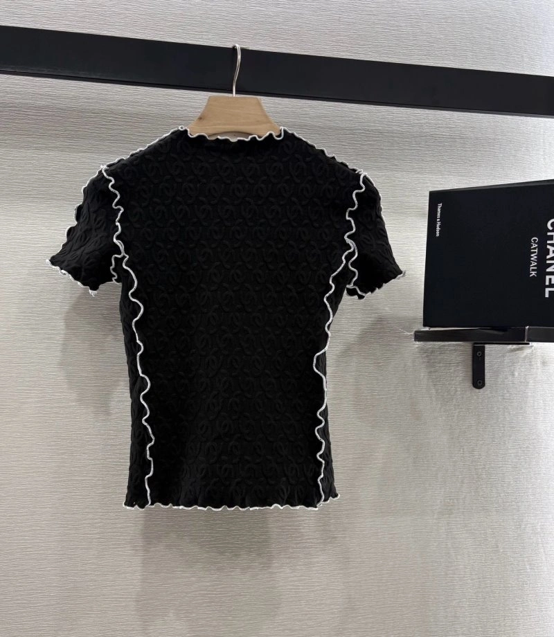 Sustainable Chanel T-Shirts 109632