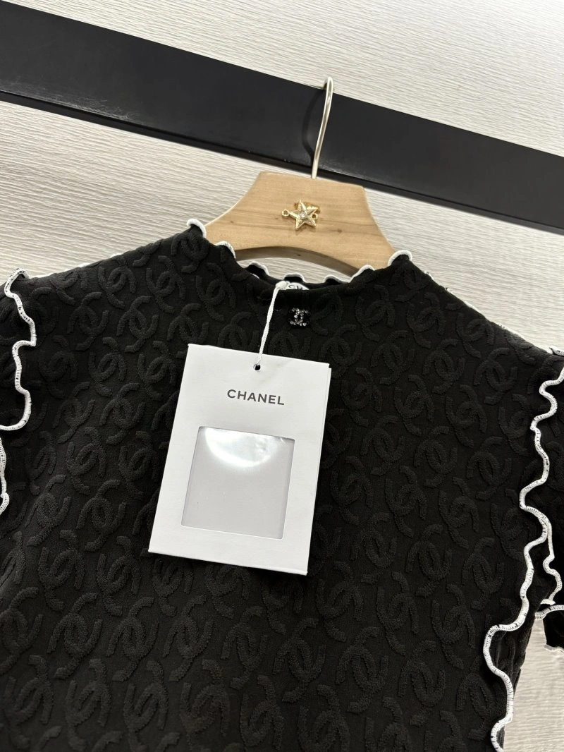 Sustainable Chanel T-Shirts 109632