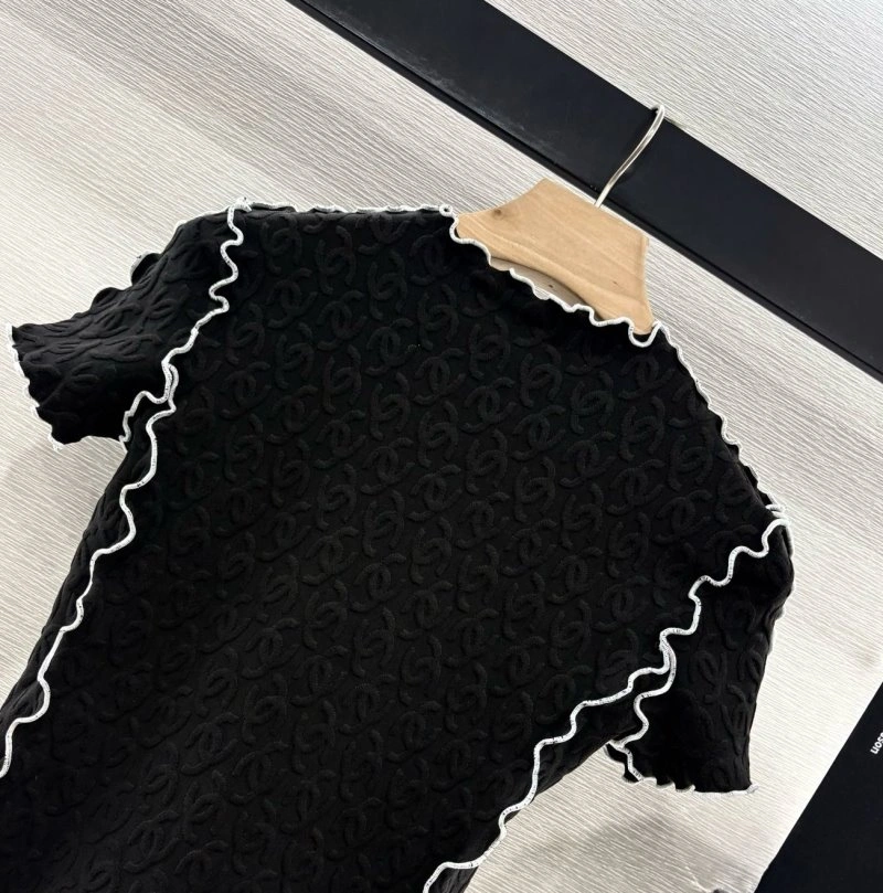 Sustainable Chanel T-Shirts 109632