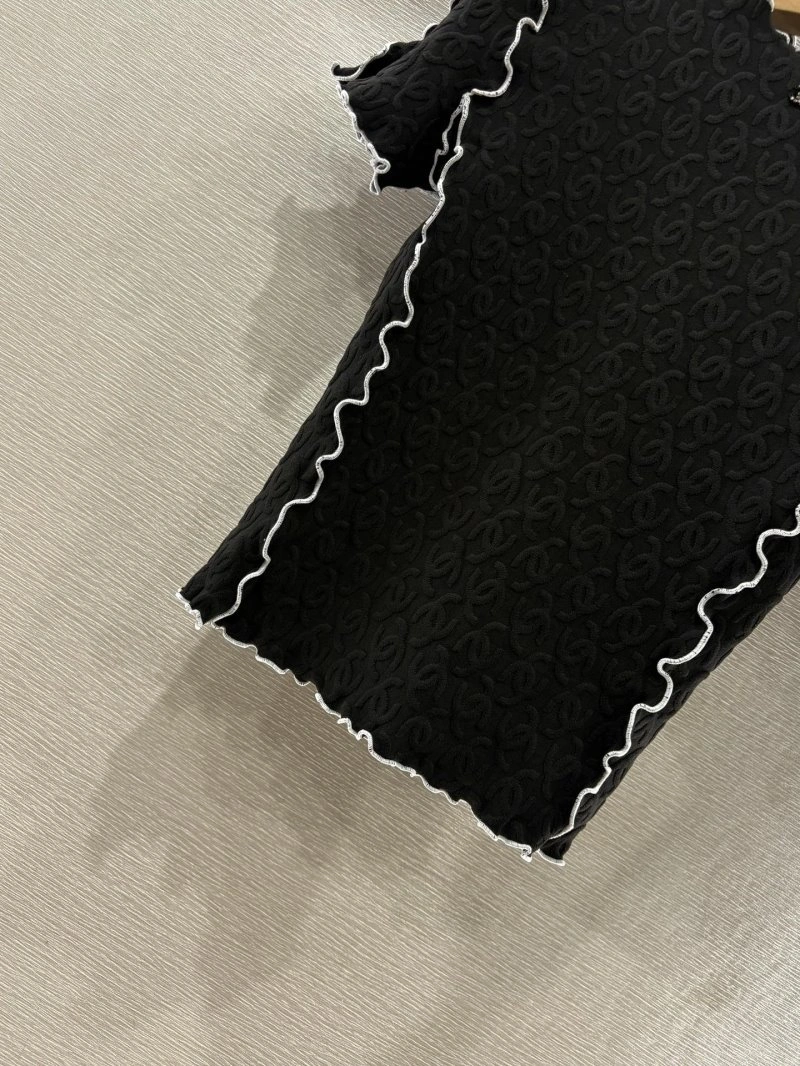 Sustainable Chanel T-Shirts 109632